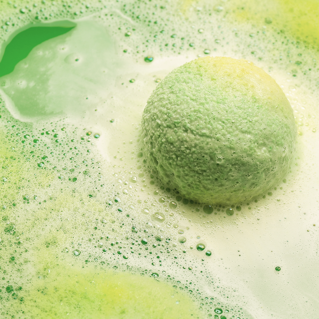Happy Holidays Christmas Bath Bomb – Peppermint Scent